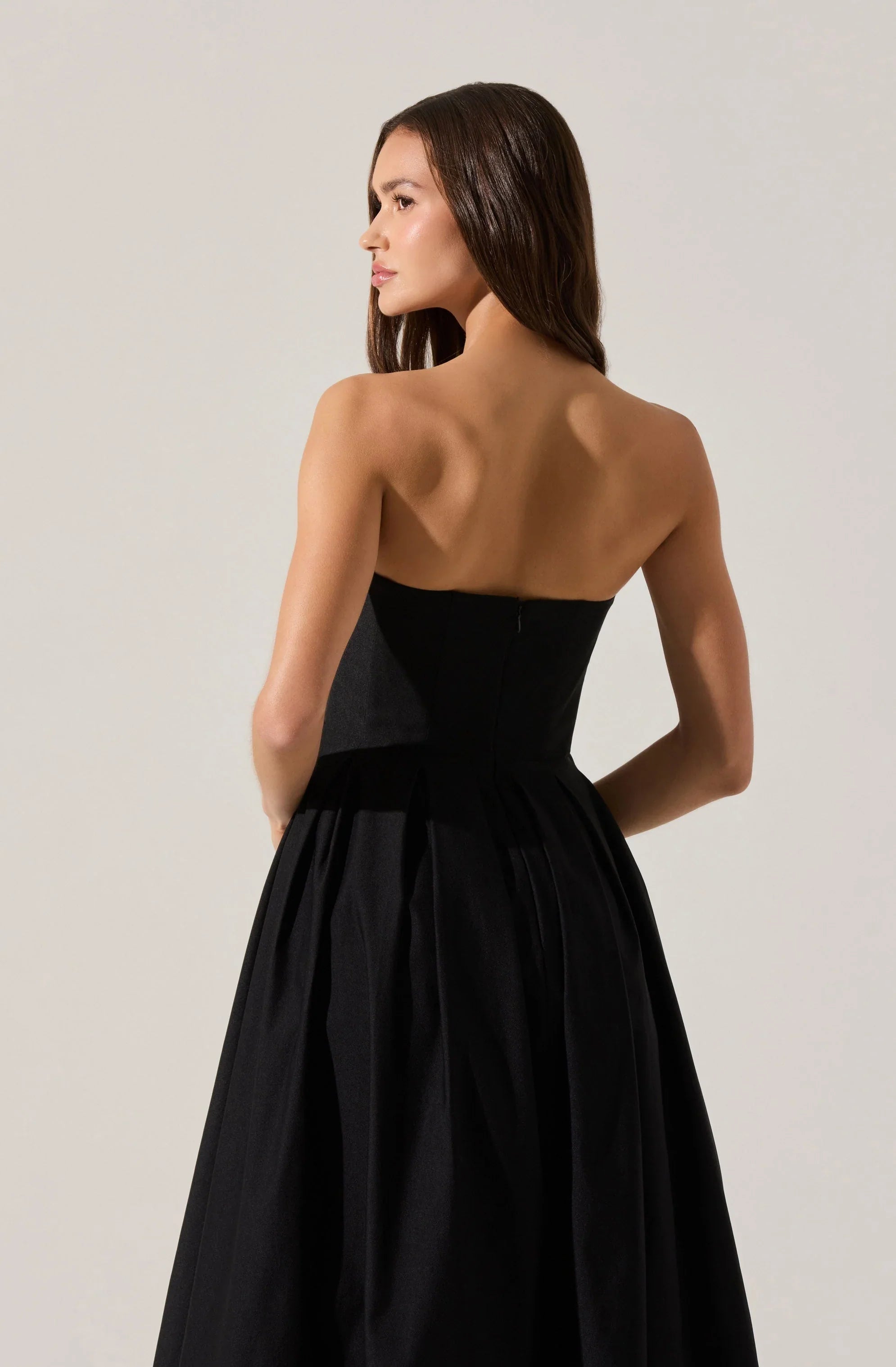 Lbruh Reiona Strapless Pleated Midi Dress