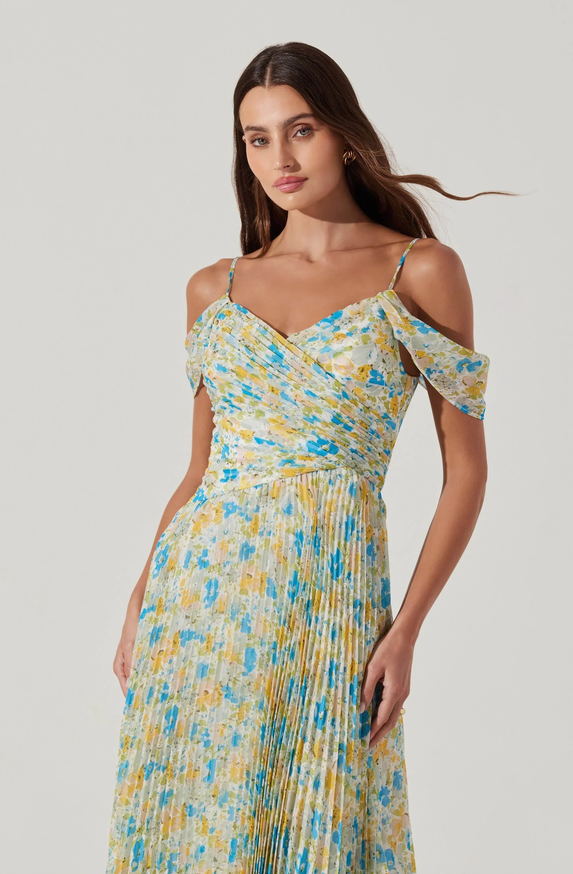 Lbruh Pleated Cold Shoulder Midi Dress