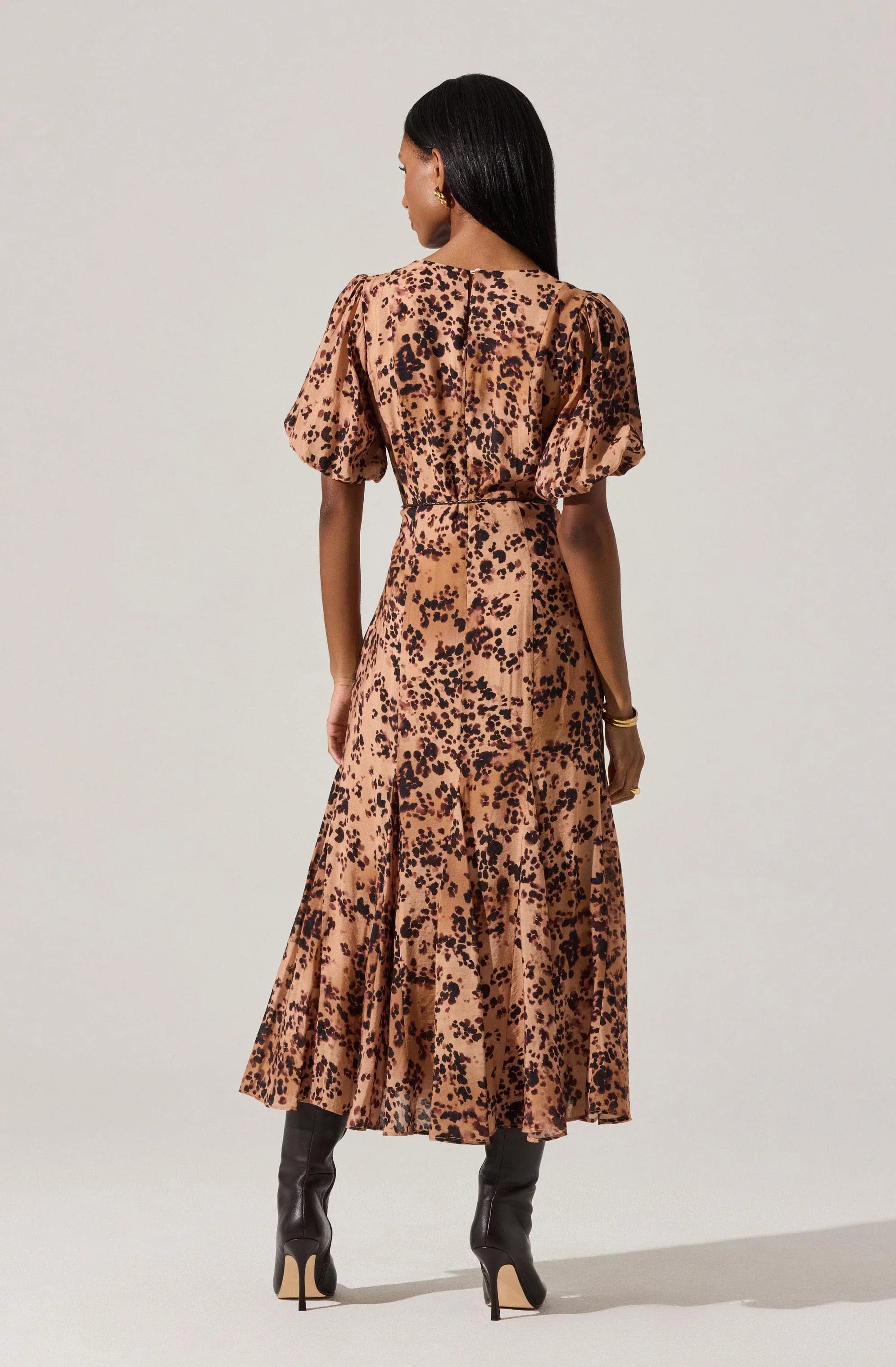 Lbruh Lavena V-Neck Puff Sleeve Midi Dress