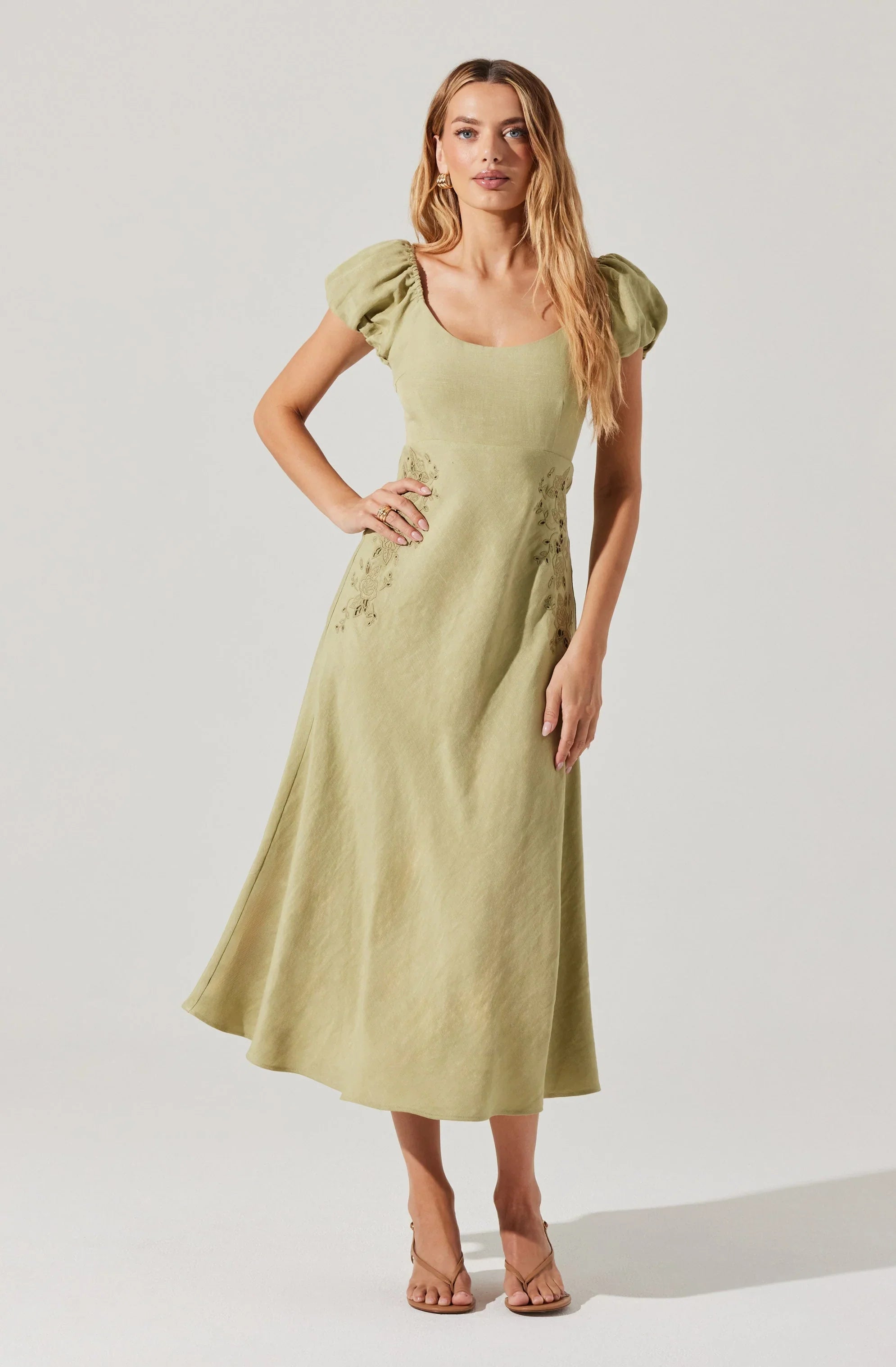 Lbruh Leocadia Embroidered Puff Sleeve Midi Dress