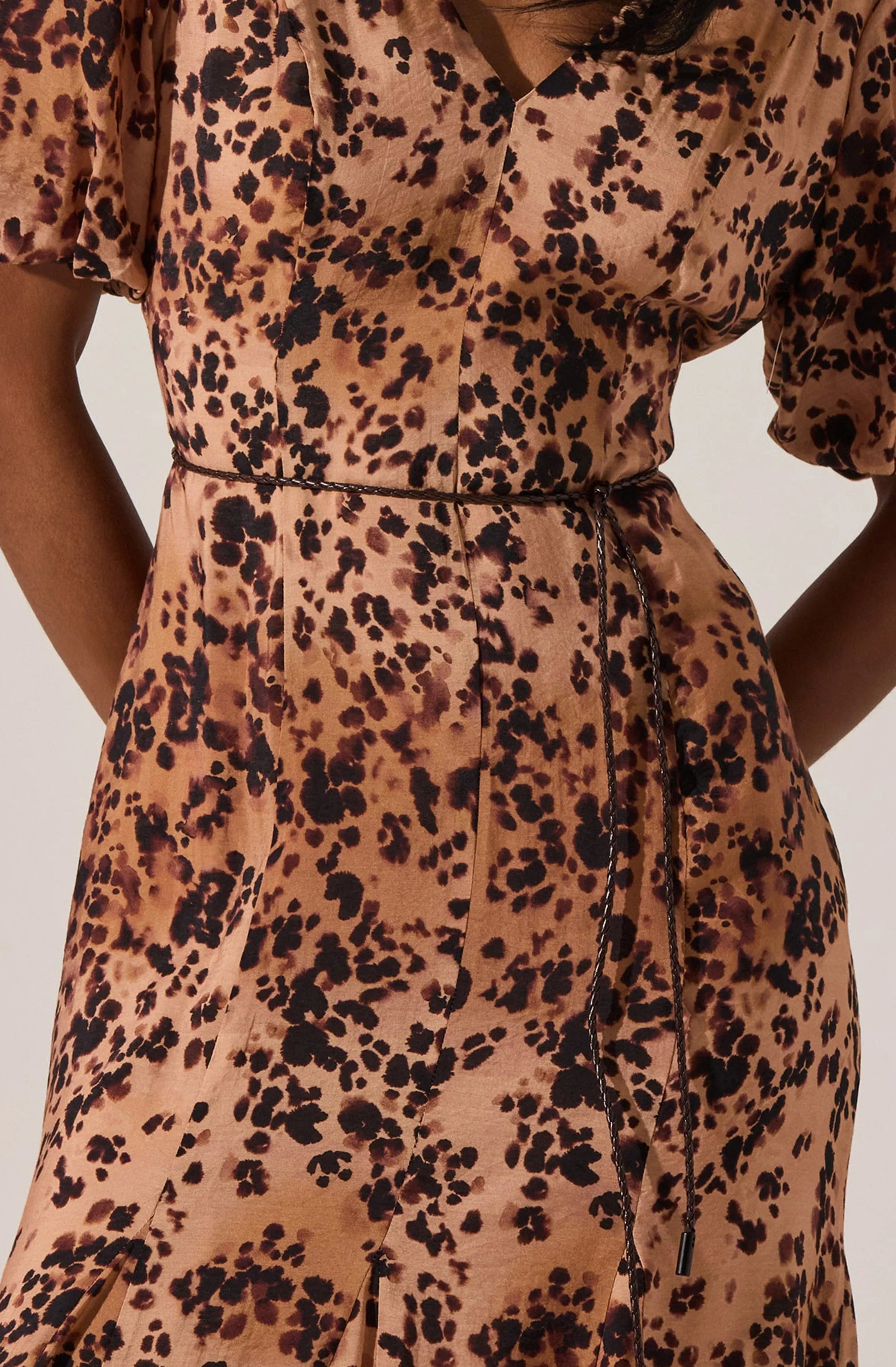 Lbruh Lavena V-Neck Puff Sleeve Midi Dress