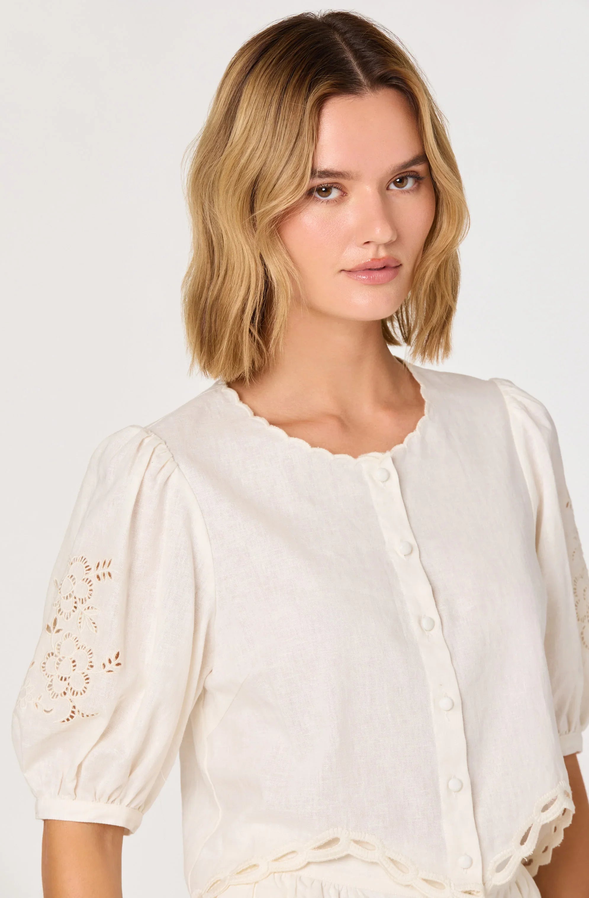 Inixyf Joellyn Embroidered Puff Sleeve Top