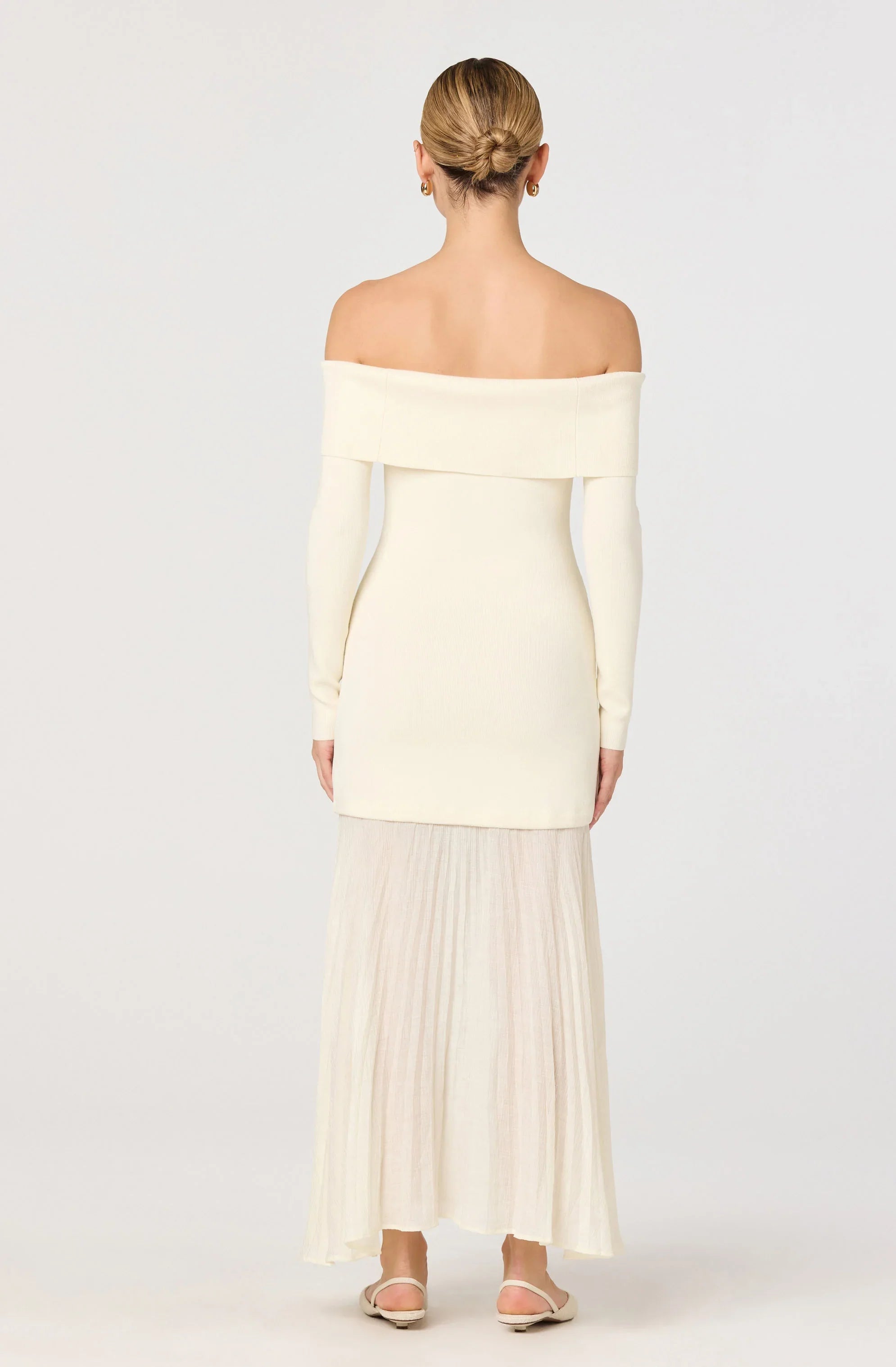 Lbruh Lidia Off-Shoulder Pleated Midi Dress