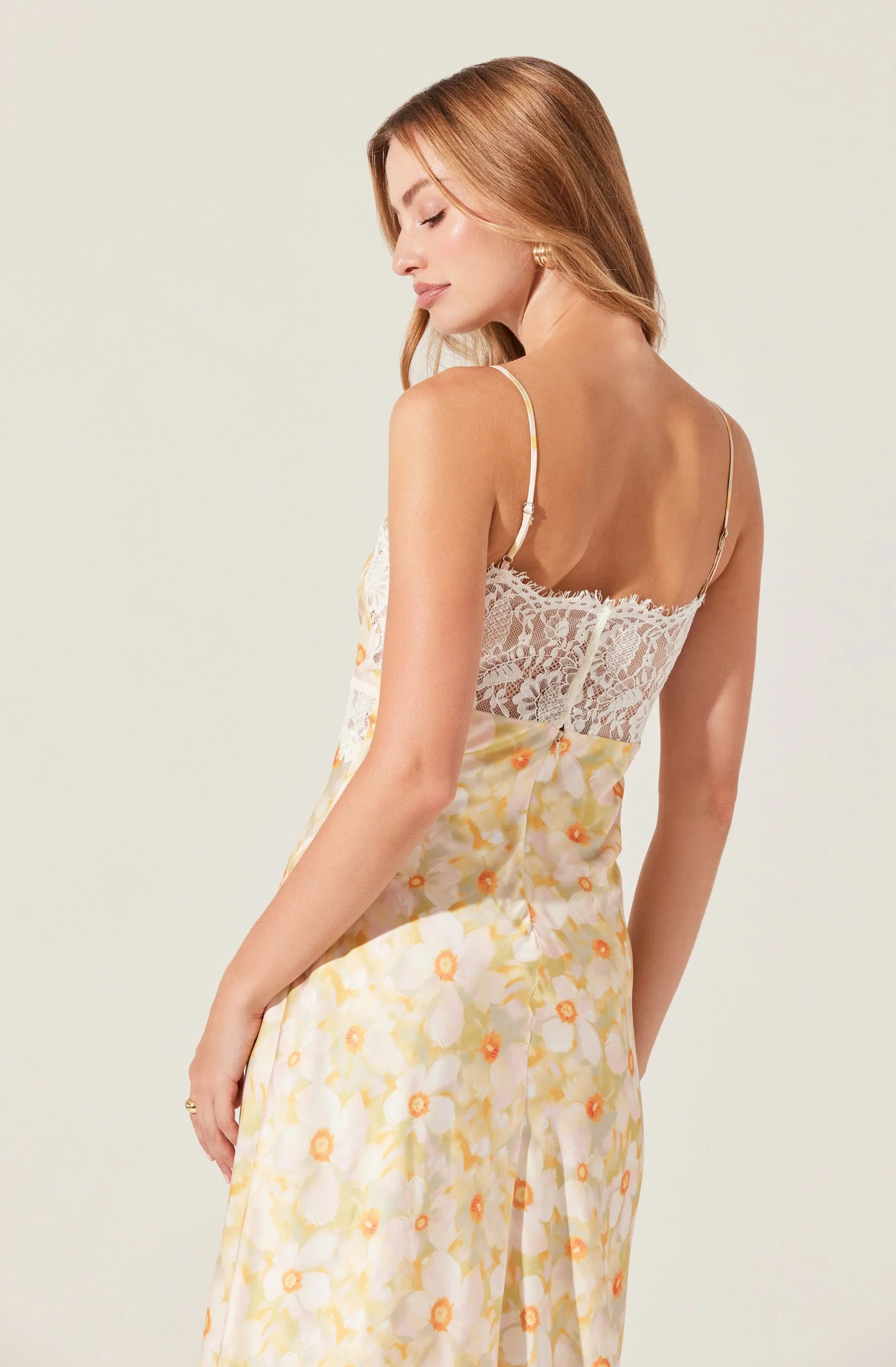 Lbruh Ivanna Floral Lace Maxi Dress