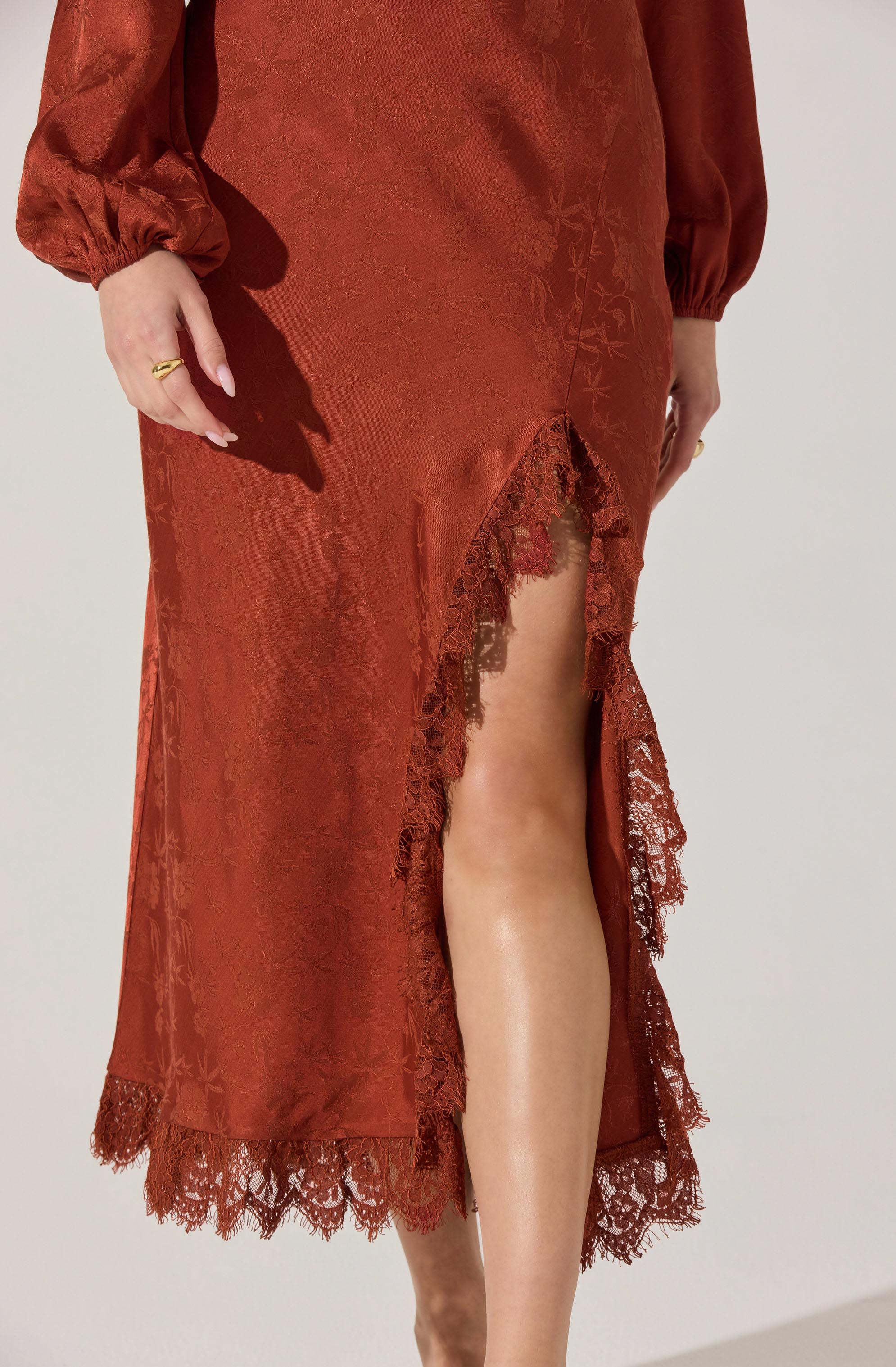 Lbruh Ilaria Floral Jacquard Midi Dress