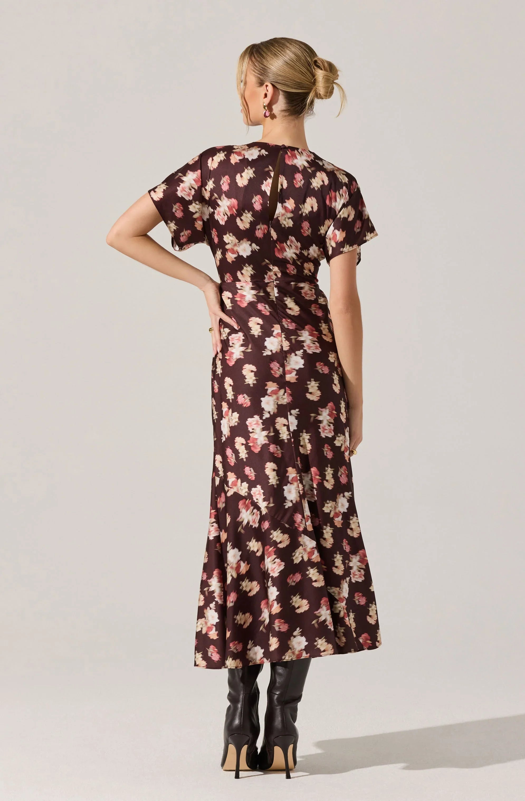 Lbruh Talyha Floral Satin V-Neck Midi Dress