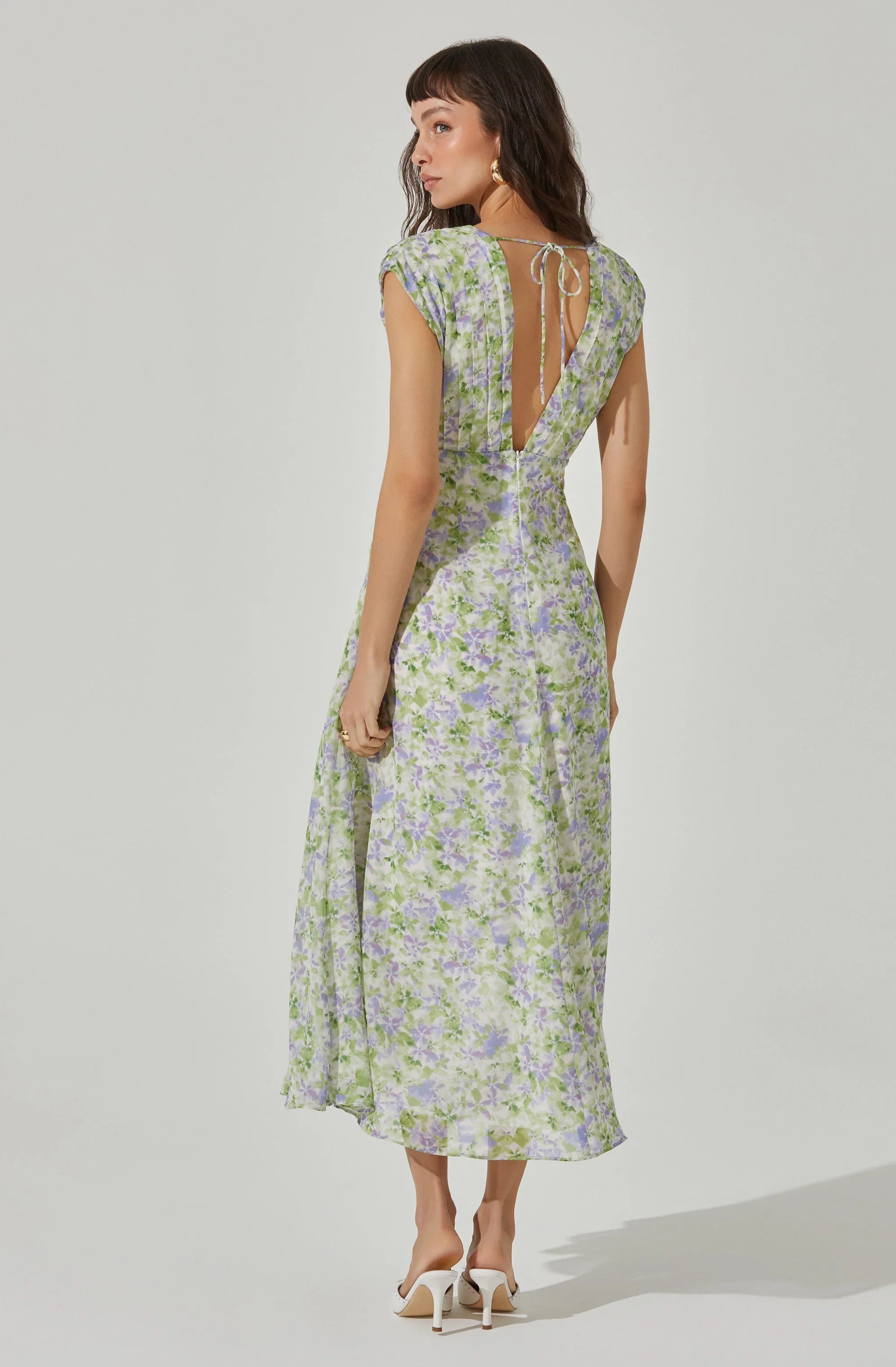 Lbruh V-Neck Pleated Floral Midi Dress