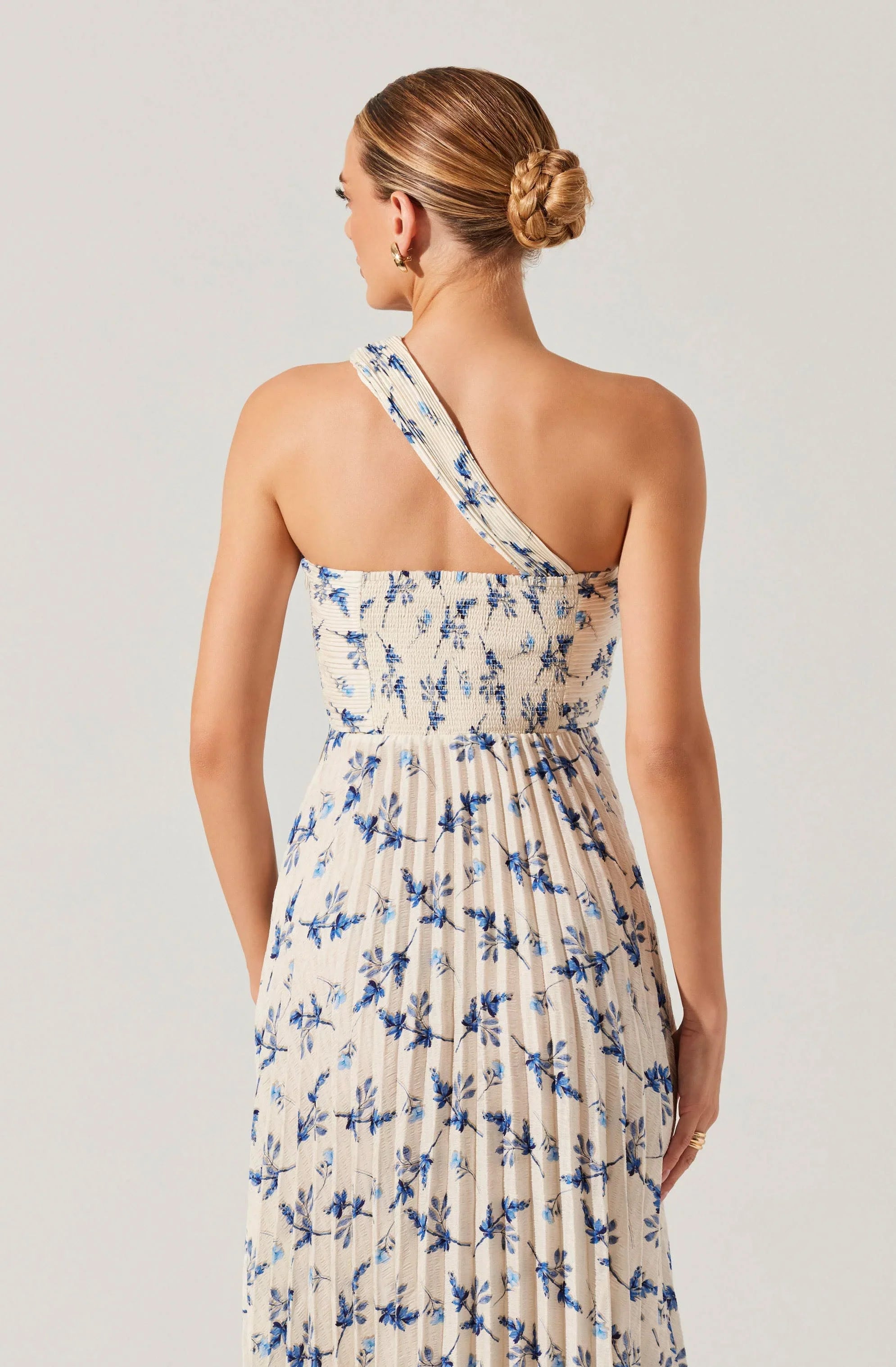 Lbruh Rasya Pleated Floral Maxi Dress