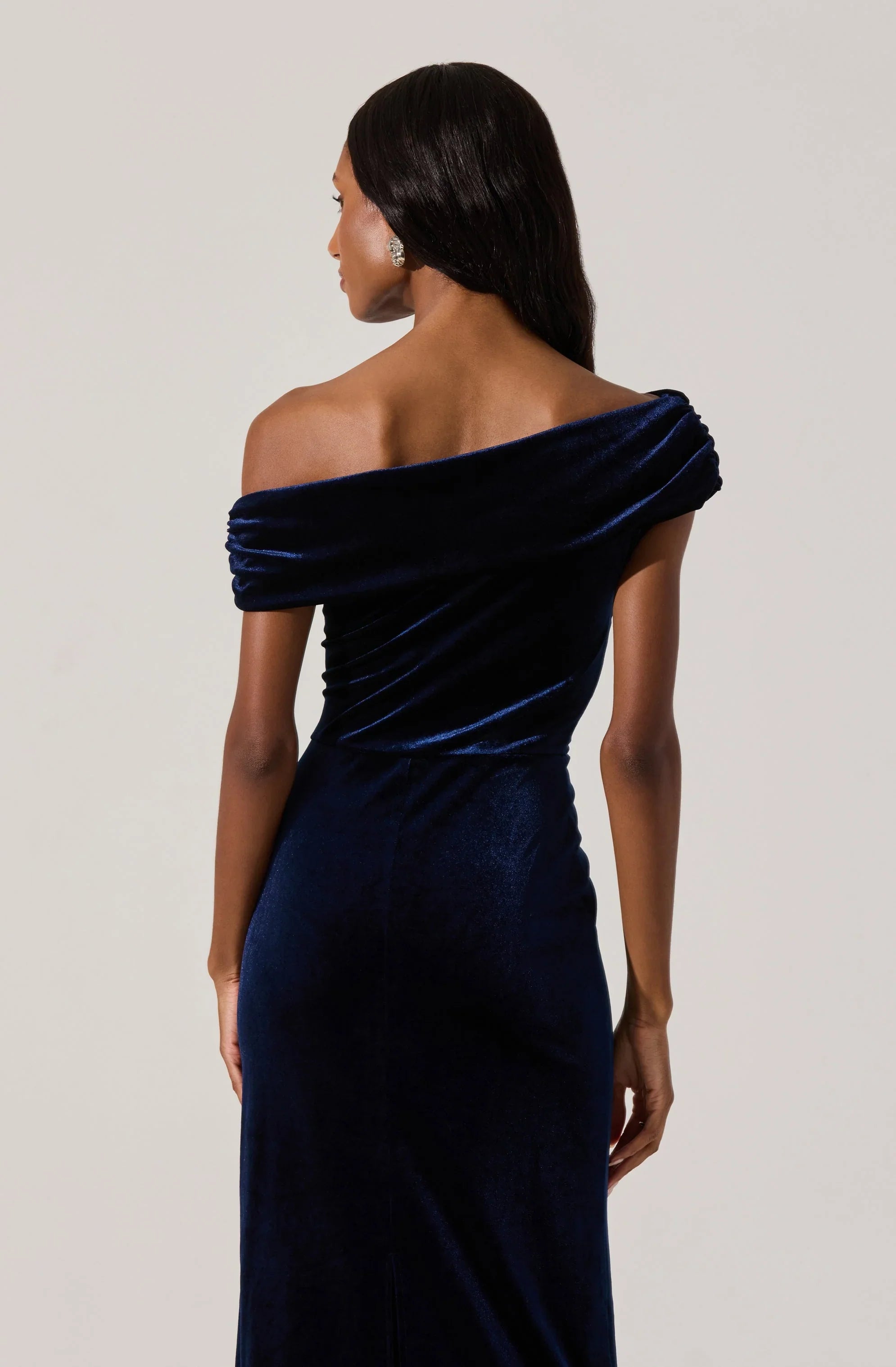 Lbruh Velvet Off Shoulder Midi Dress