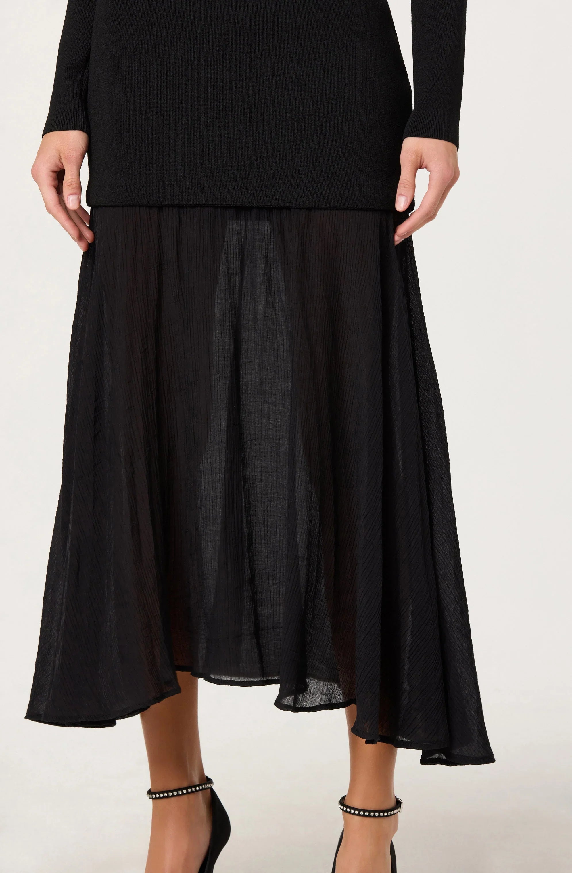 Lbruh Lidia Off-Shoulder Pleated Midi Dress