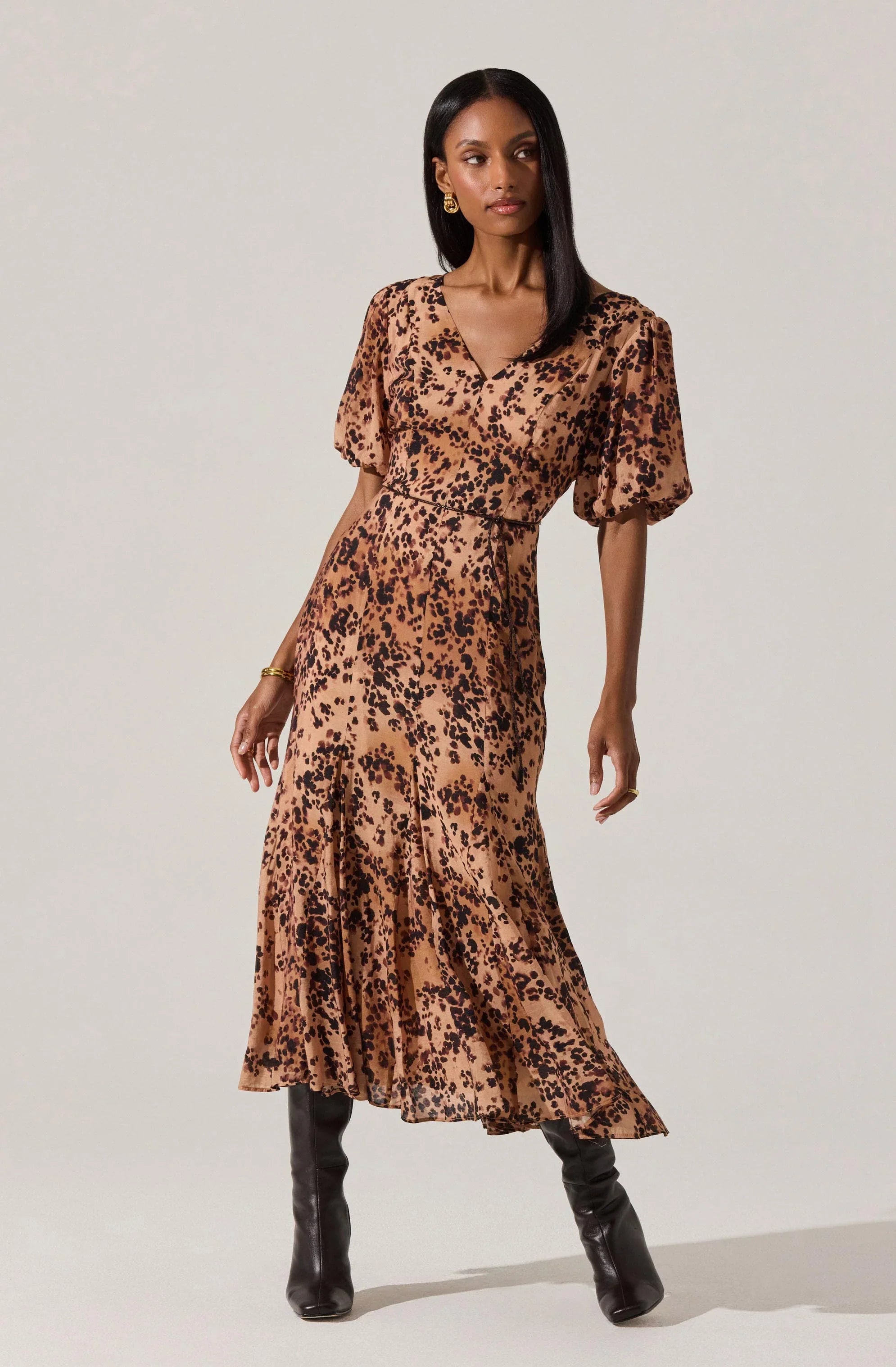 Lbruh Lavena V-Neck Puff Sleeve Midi Dress