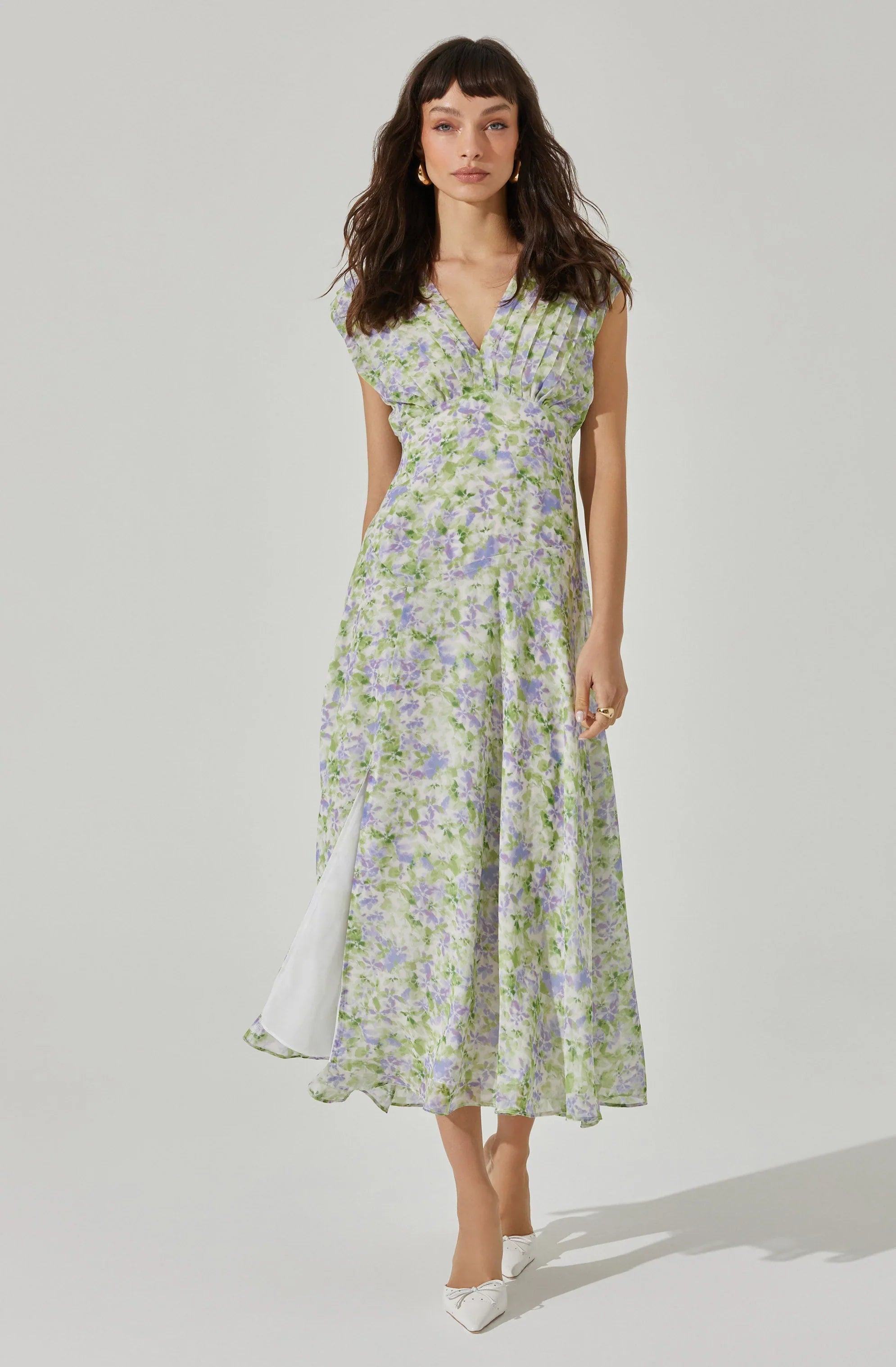 Lbruh V-Neck Pleated Floral Midi Dress