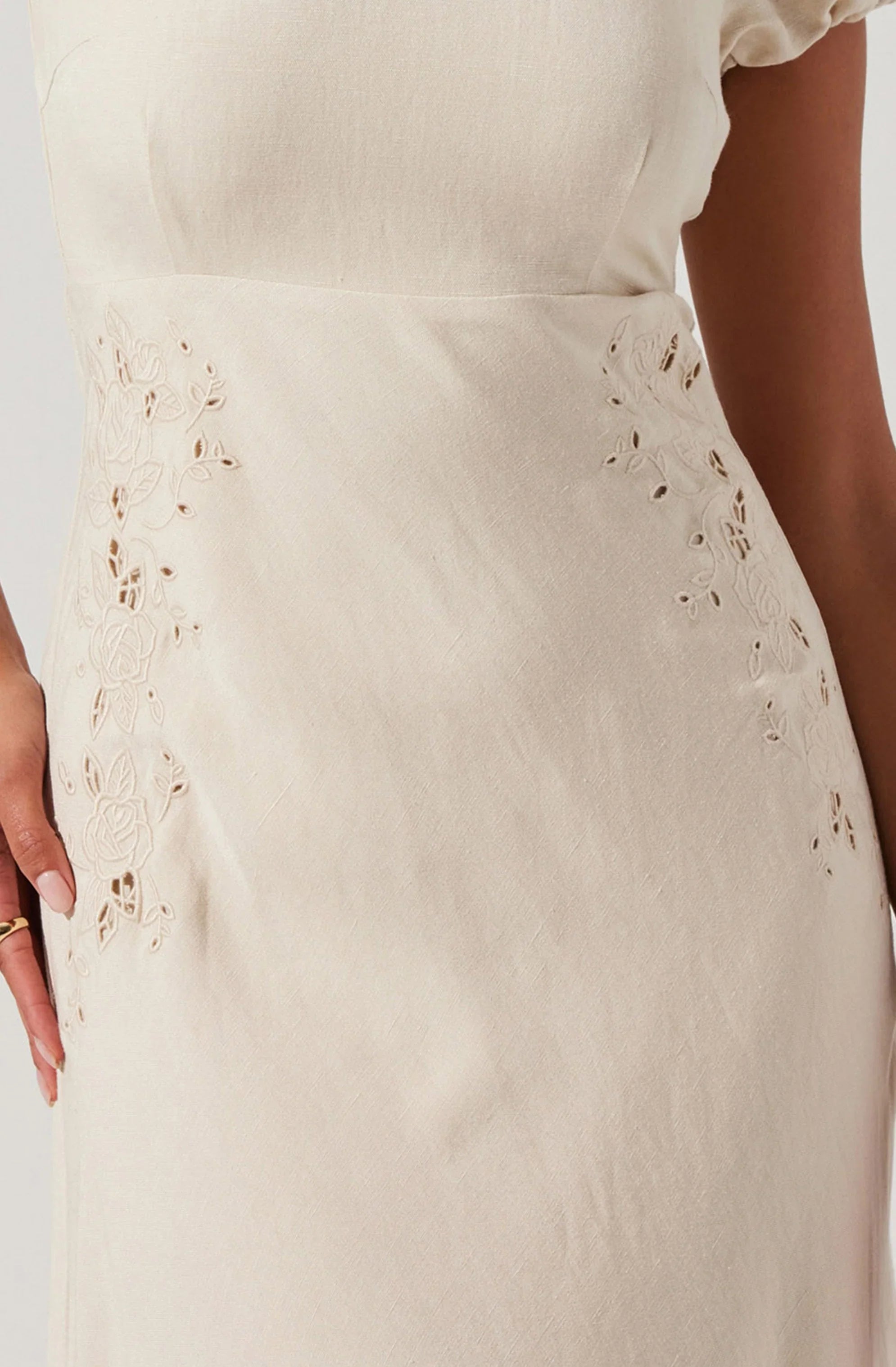 Lbruh Leocadia Embroidered Puff Sleeve Midi Dress