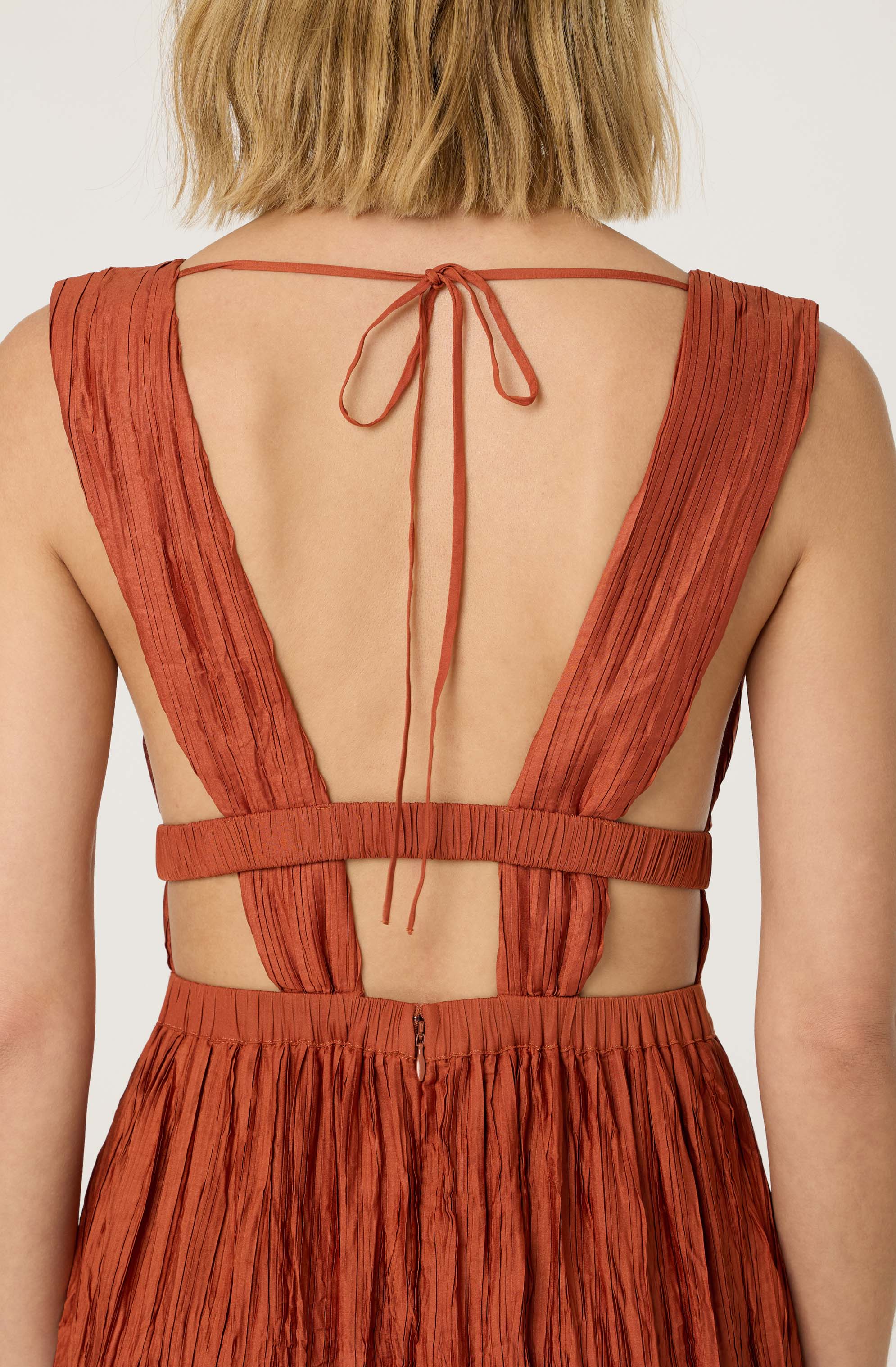 Lbruh Tesni Pleated Maxi Dress