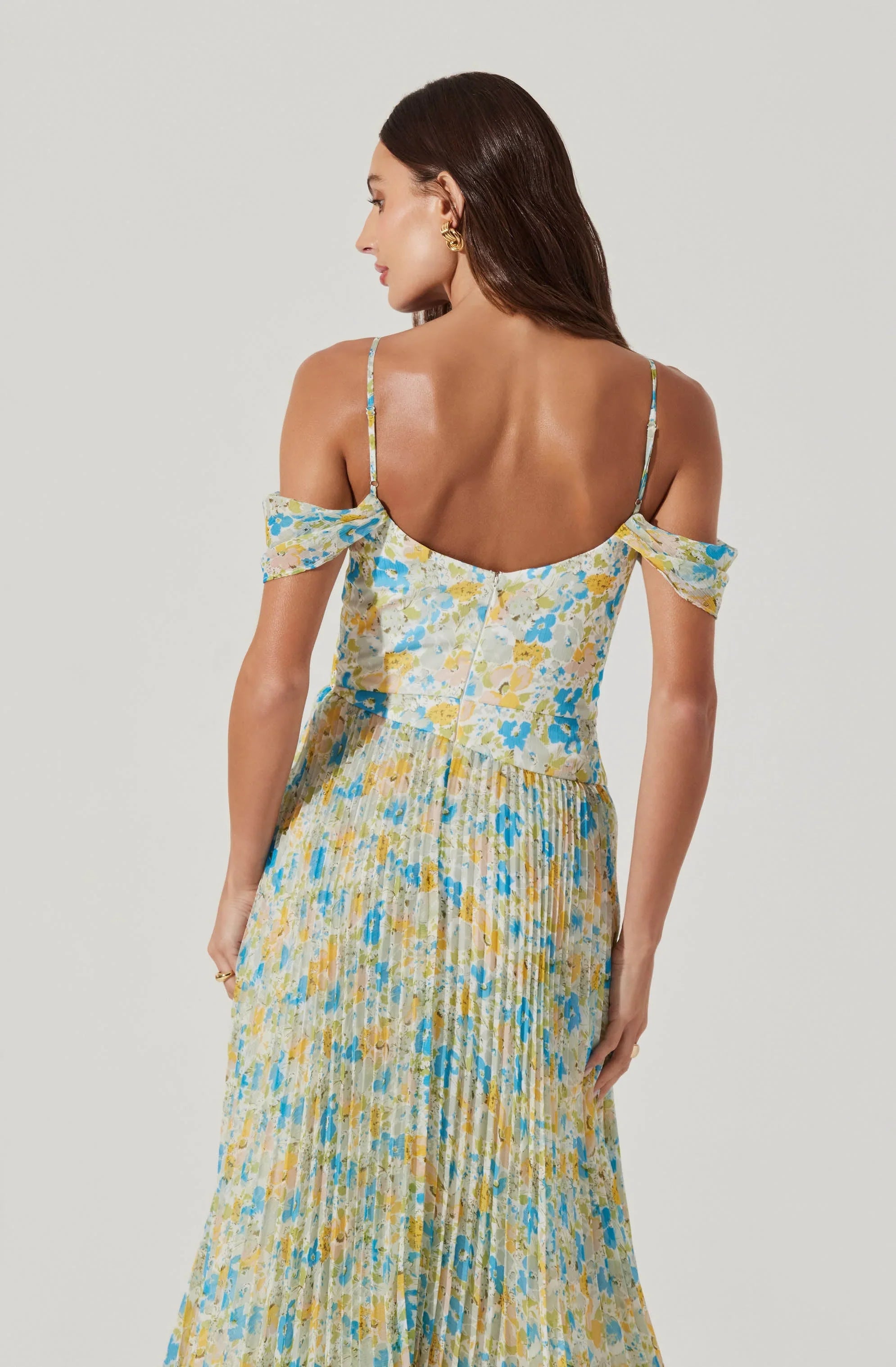 Lbruh Pleated Cold Shoulder Midi Dress